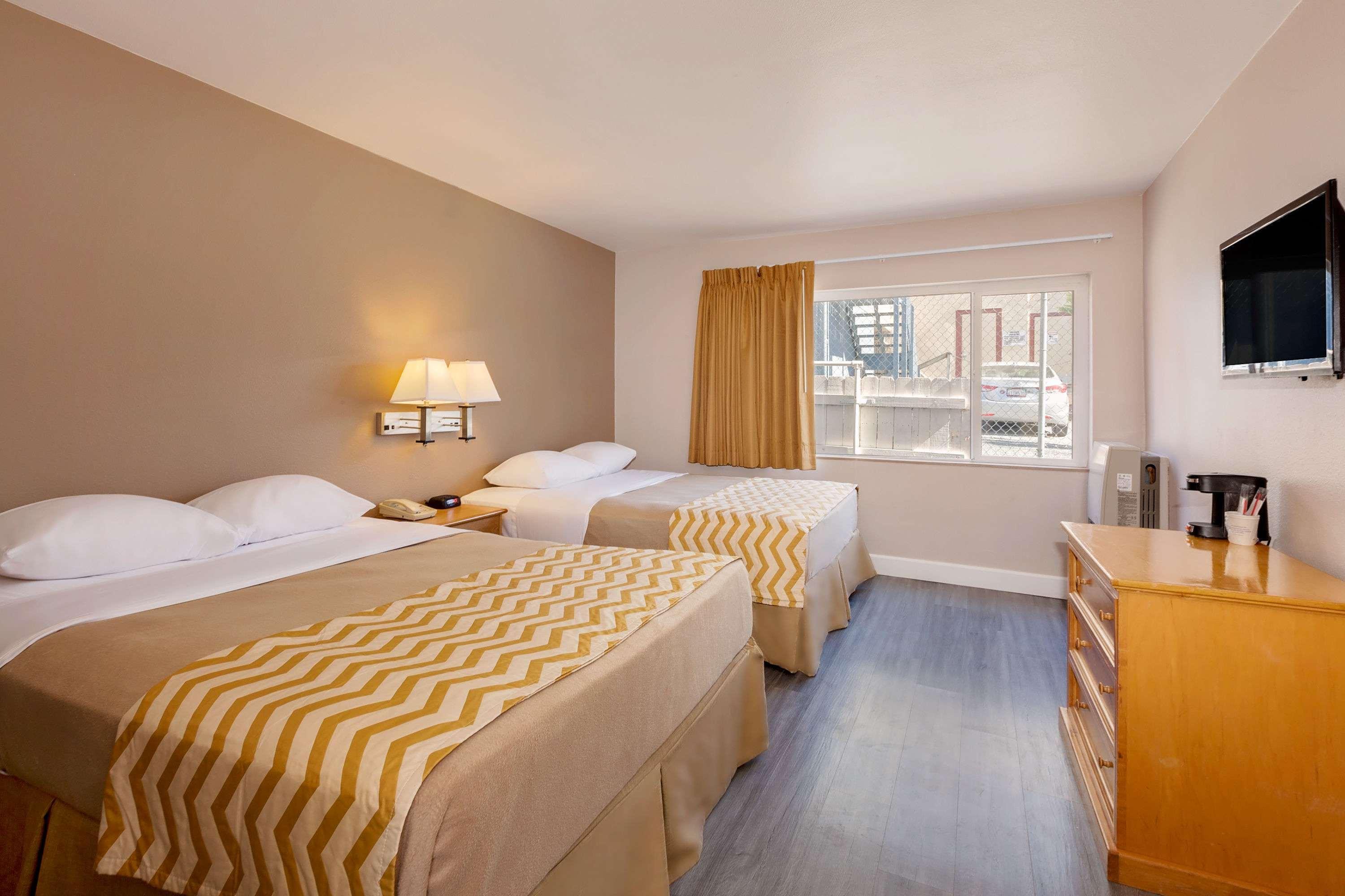 Travelodge by Wyndham Eureka Eksteriør billede