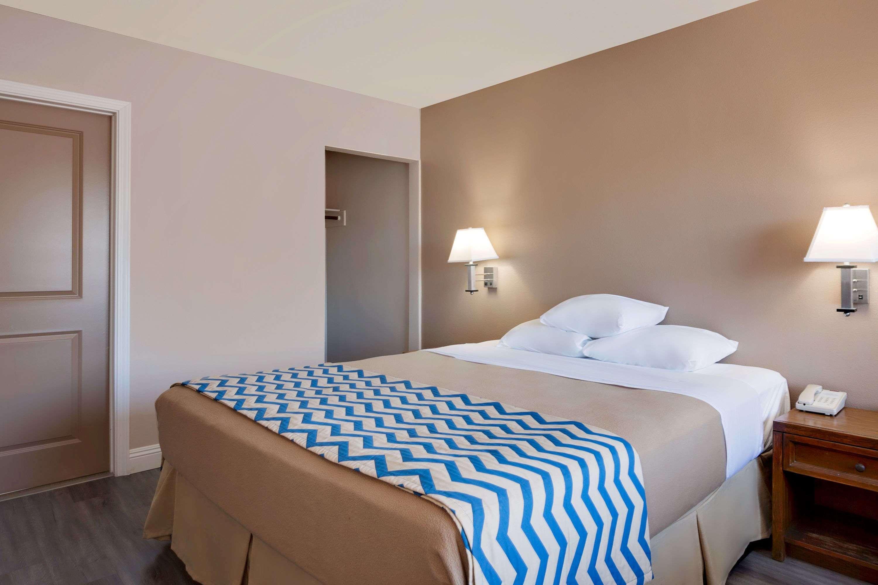 Travelodge by Wyndham Eureka Eksteriør billede